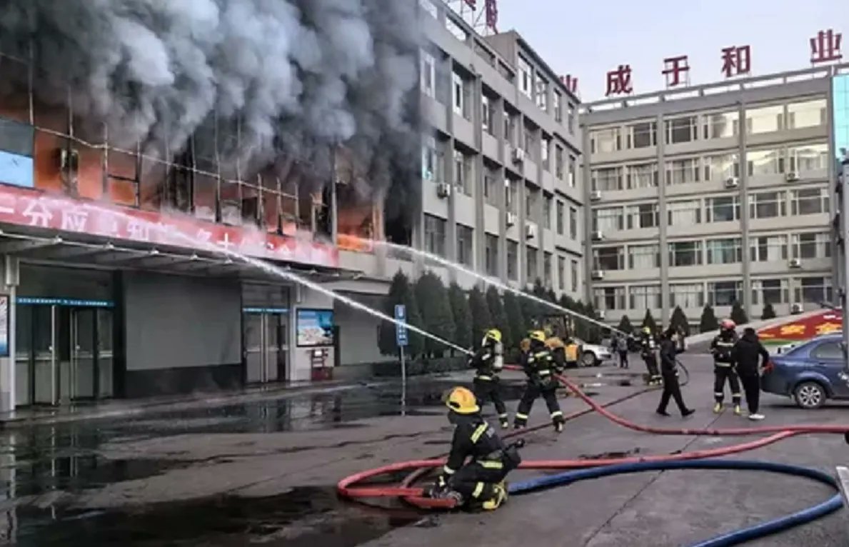 Mueren 39 personas tras incendio en un inmueble en China