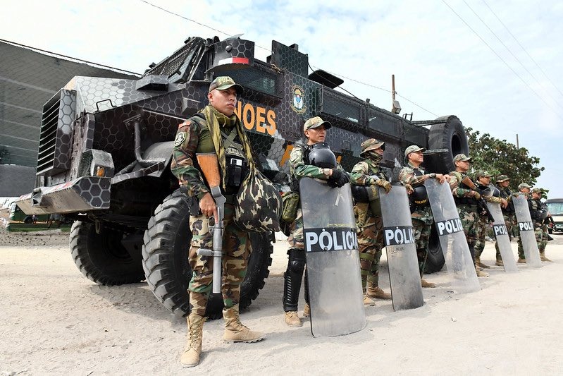 Perú despliega soldados en frontera con Ecuador