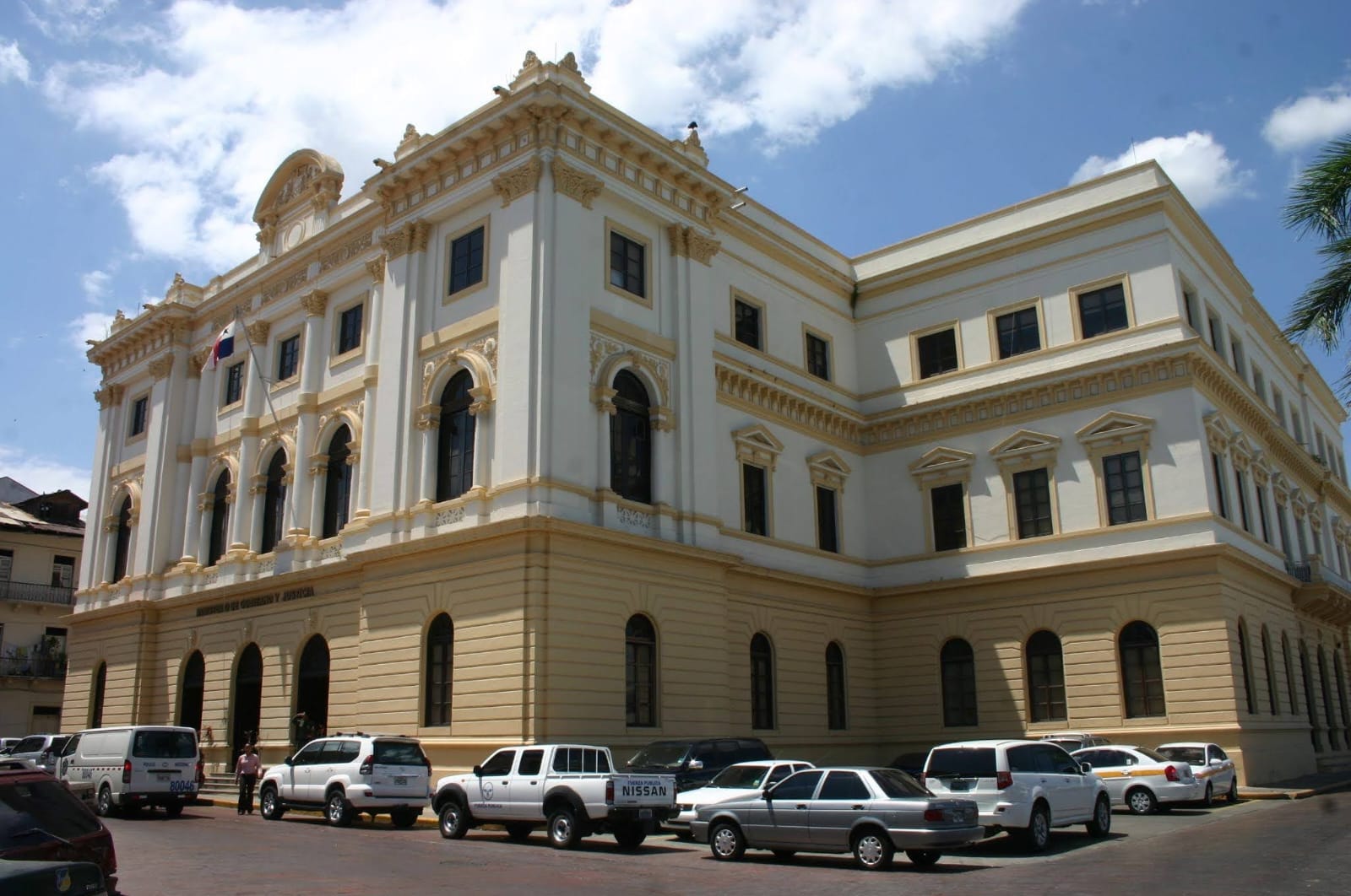 Ministerio de Gobierno se muda hacia Condado del Rey