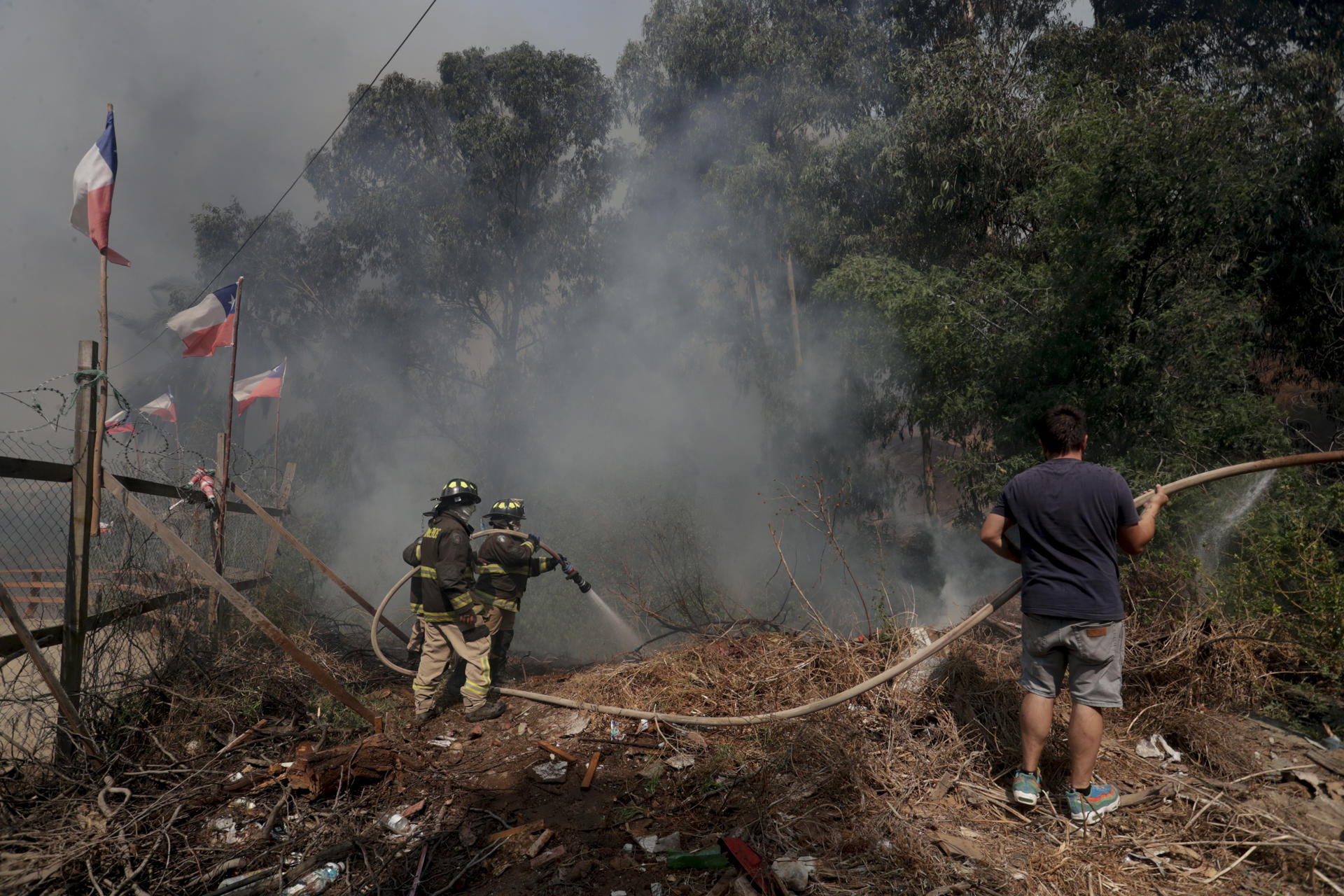 Suman 64 los muertos por incendios que azotan a Chile