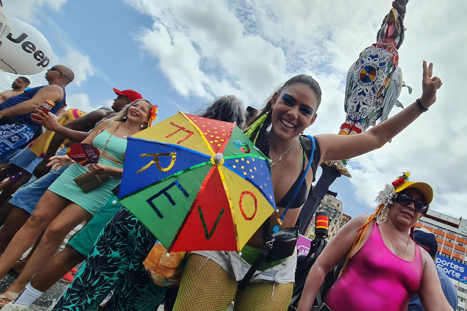 Fiesta sí, toqueteos no: Río protege a las mujeres en el carnaval