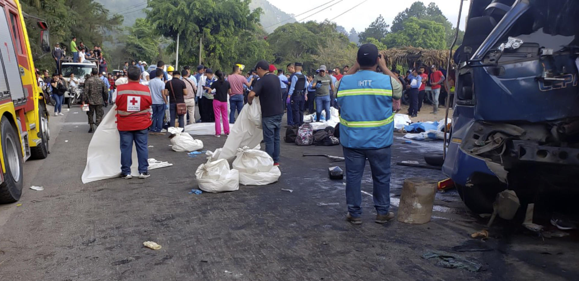 Fallecen 17 personas tras choque de autobuses en Honduras