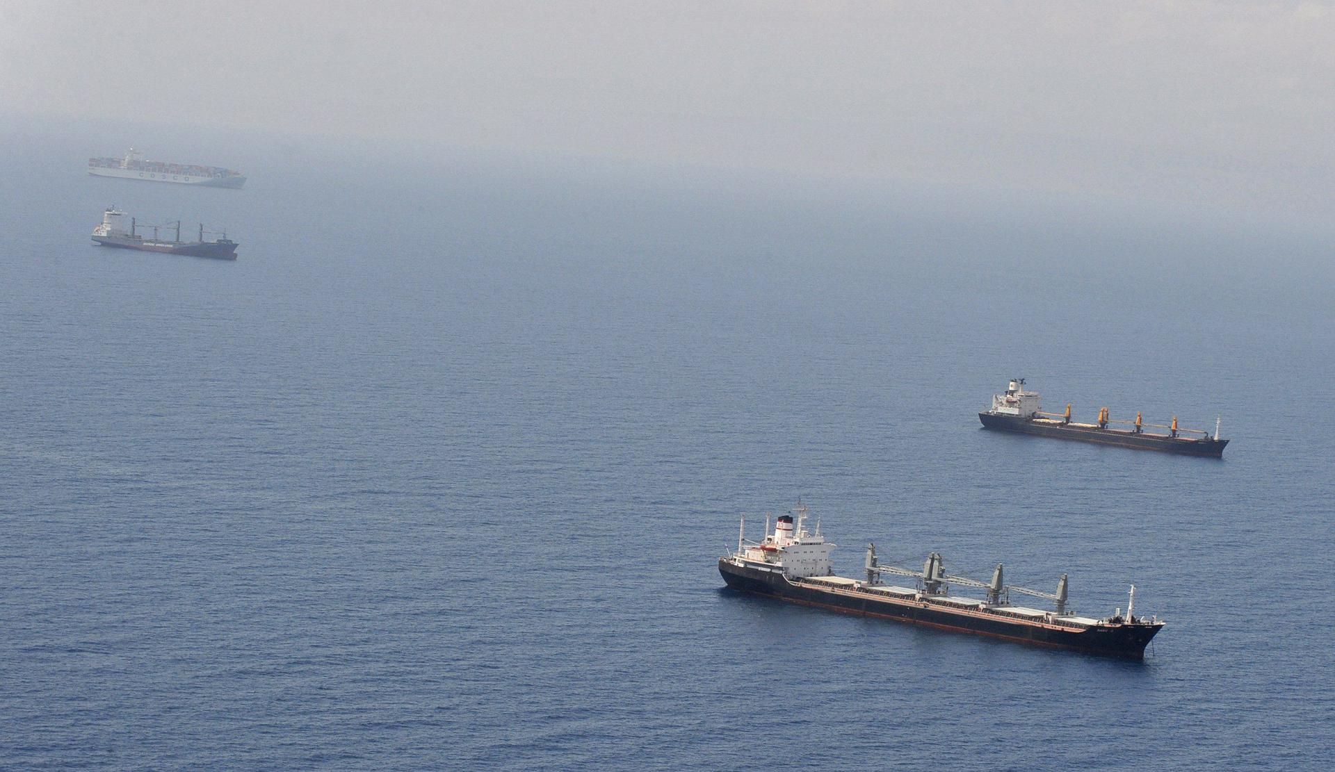 Hutíes atacan buque de marina británica en Mar Rojo