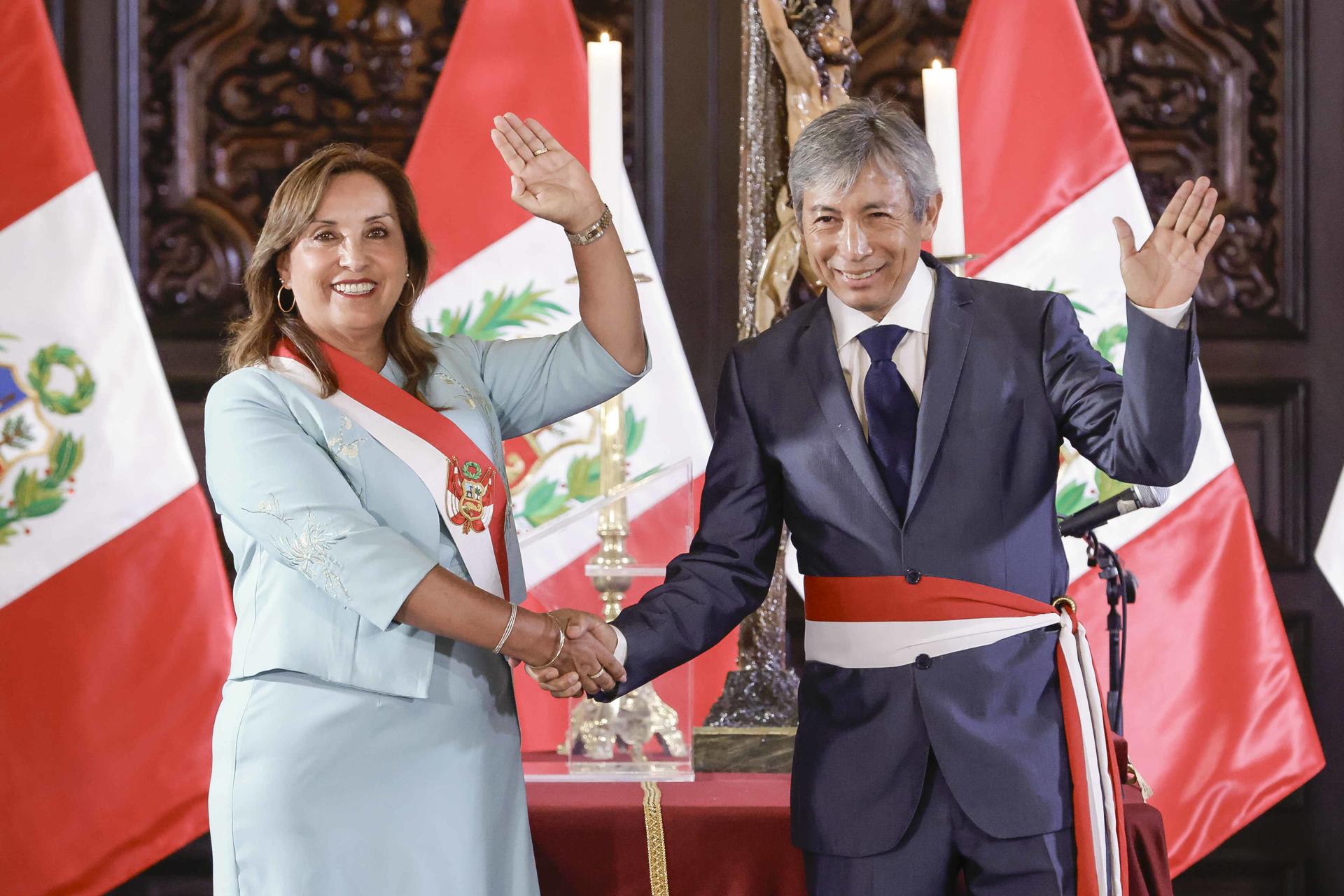 Presidenta de Perú reforma su gabinete