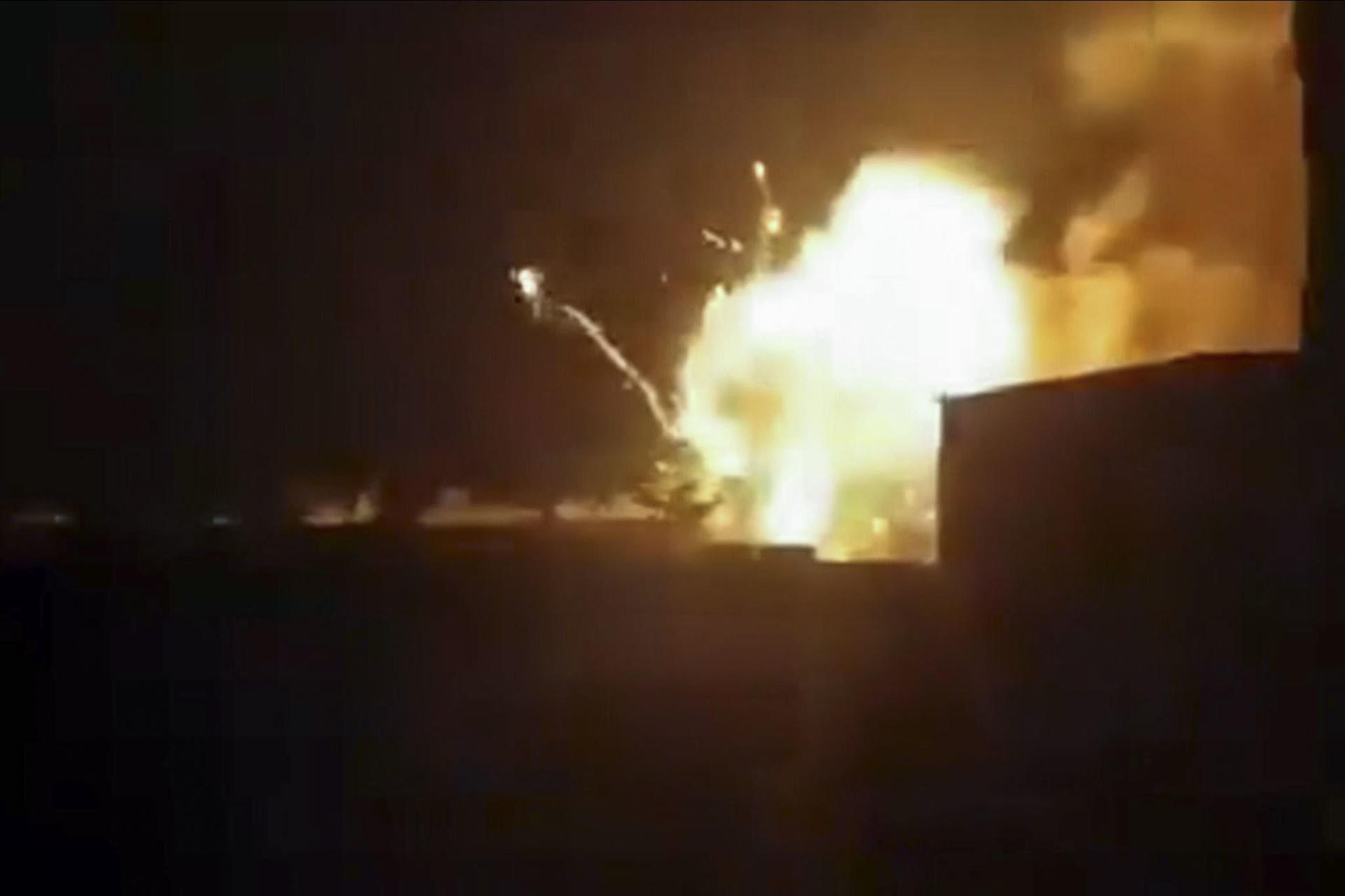 Hizbulá responde al ataque en Siria con cohetes contra cuartel en Israel