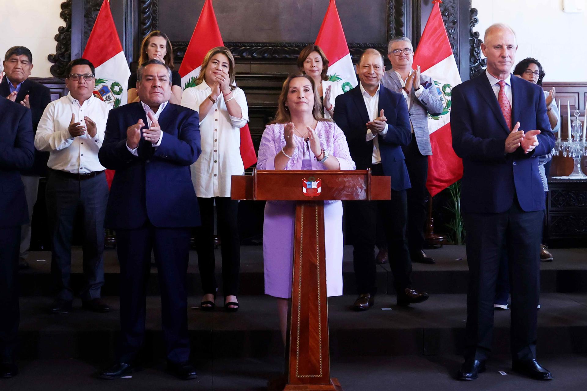 La presidenta de Perú se niega a entregar a la Fiscalía los Rolex