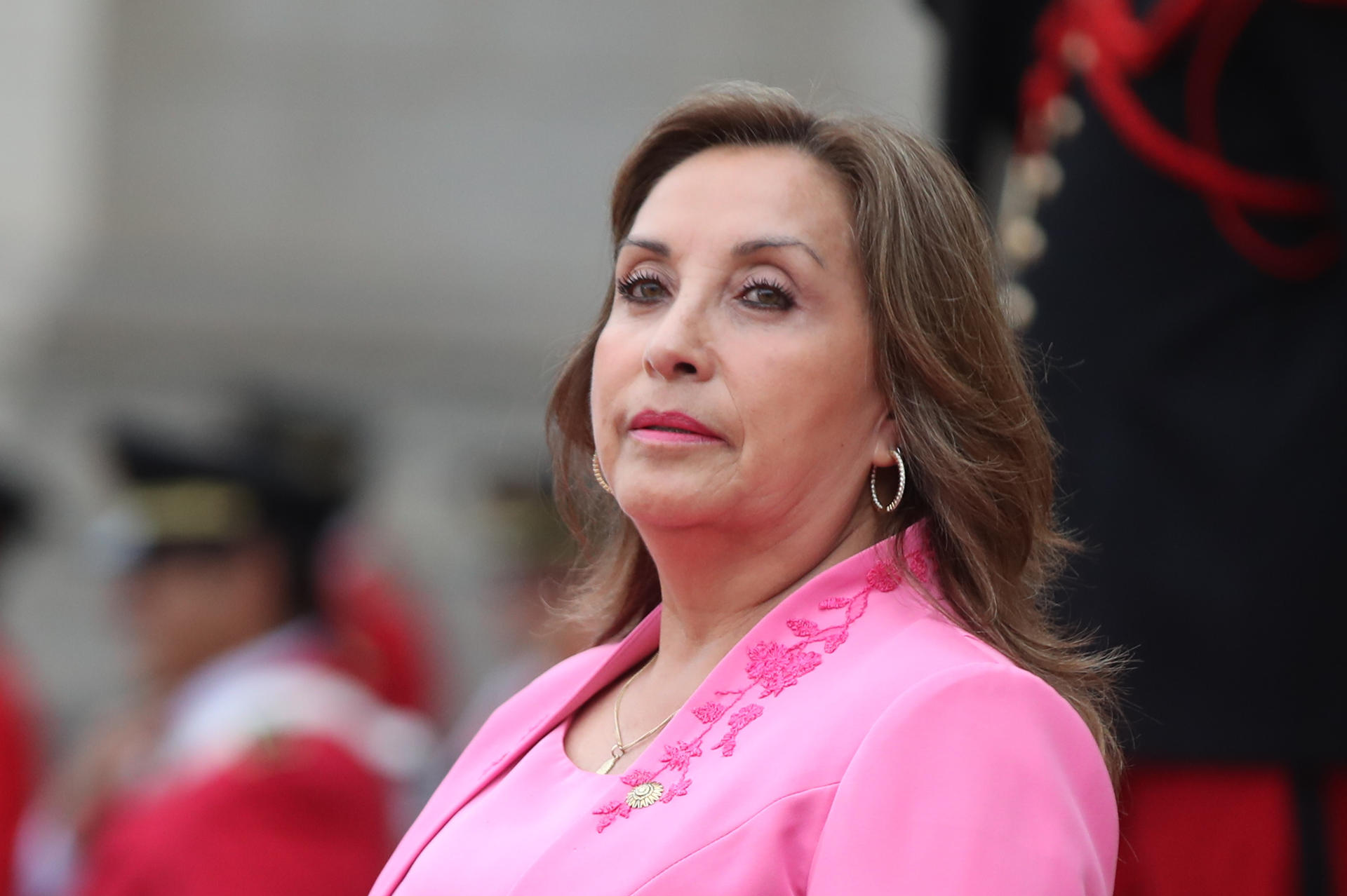 Policía halló relojes Rolex durante allanamiento a presidenta peruana