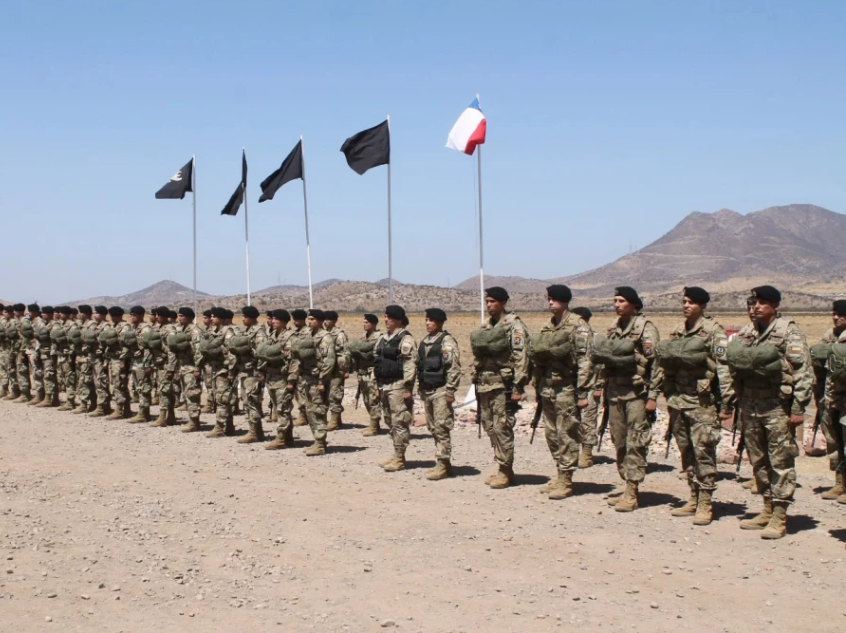 Miembros del SENAFRONT Y SENAM reciben entrenamiento militar en Chile