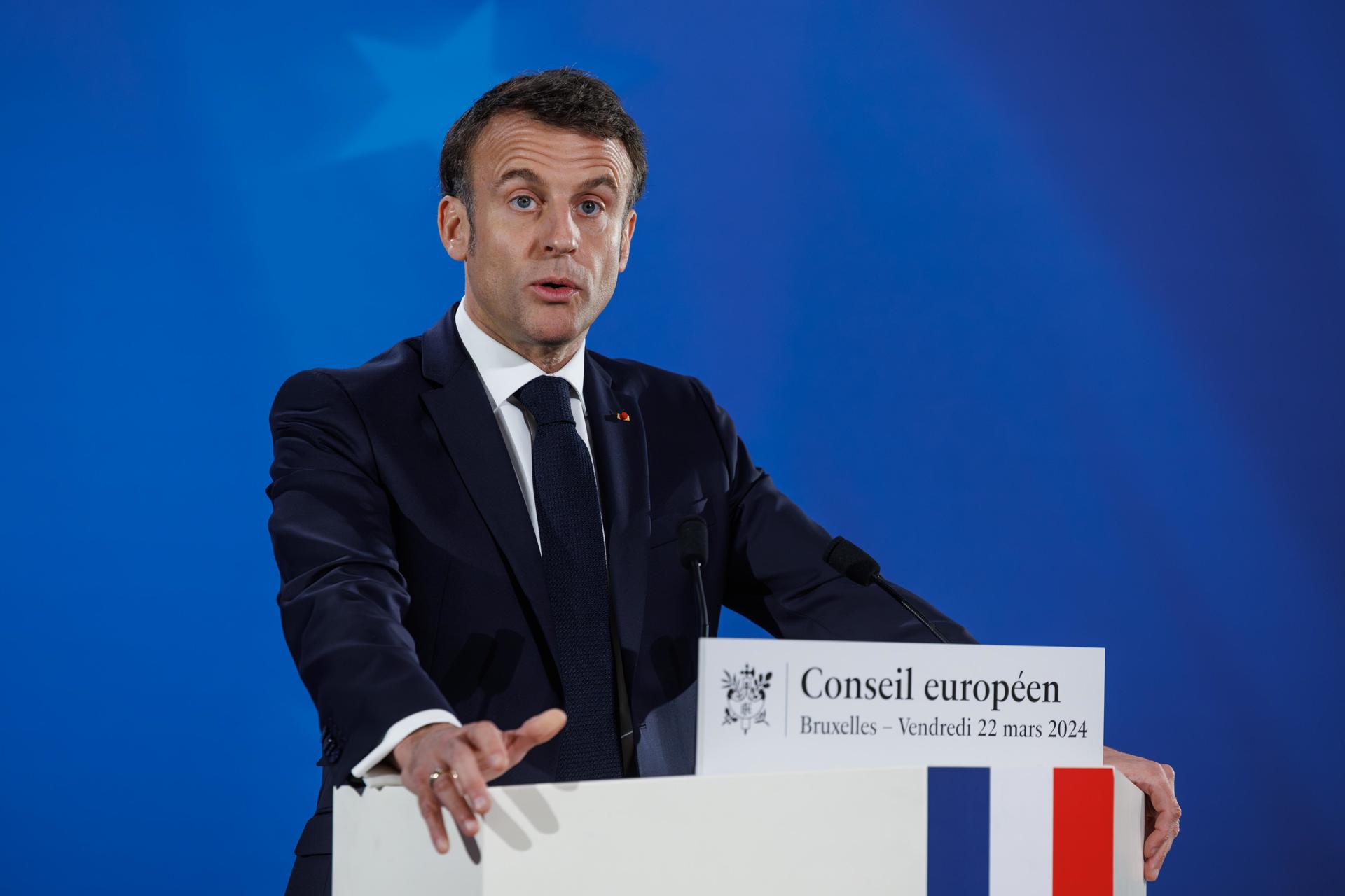Macron alerta contra "la fascinación por el autoritarismo"