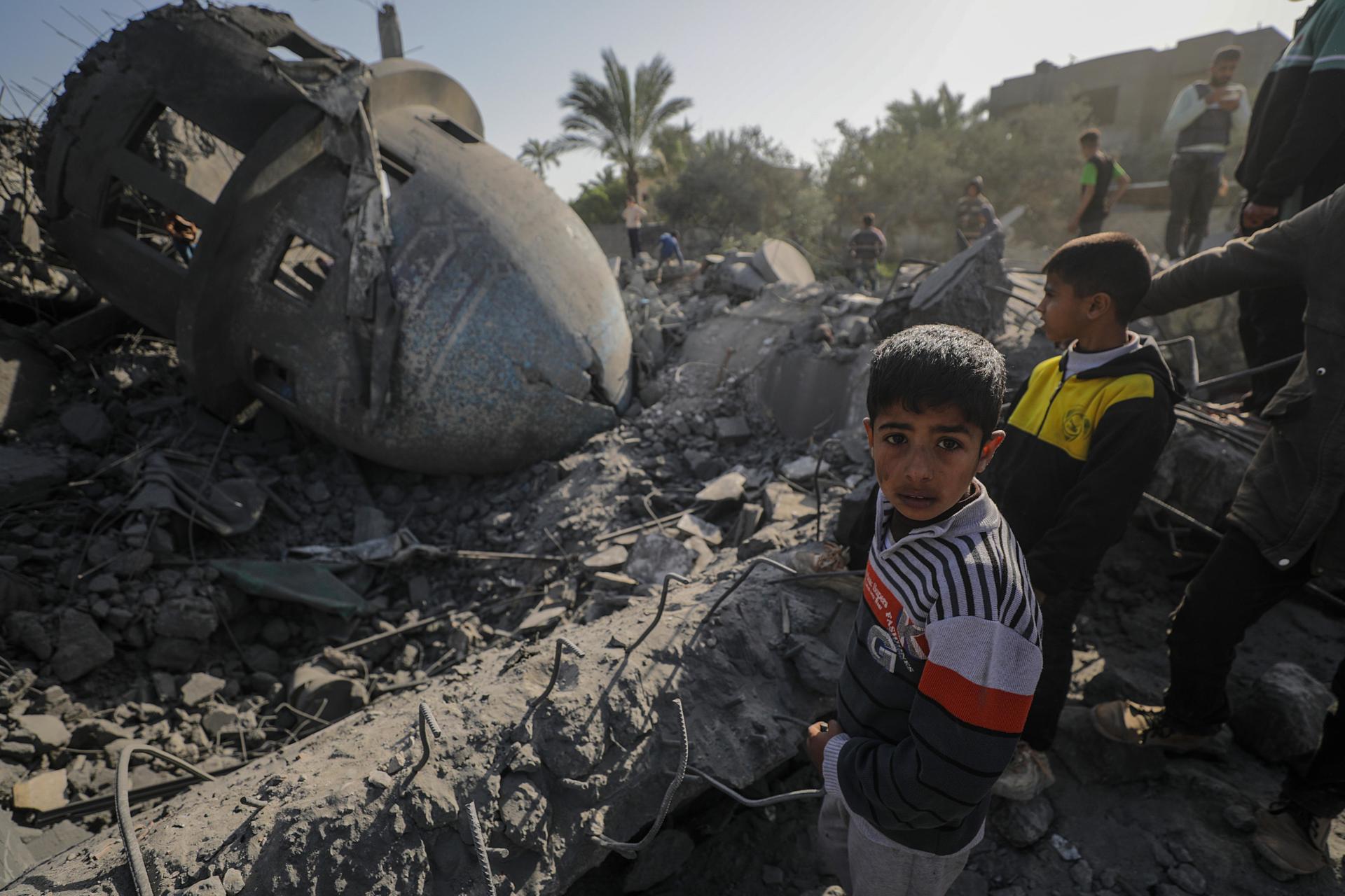 Gaza celebra el Ramadán asfixiada por el hambre y las bombas israelíes