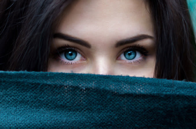 Las mujeres tienen súper visión, dice neurocientífica, asegura que no existen los ojos azules