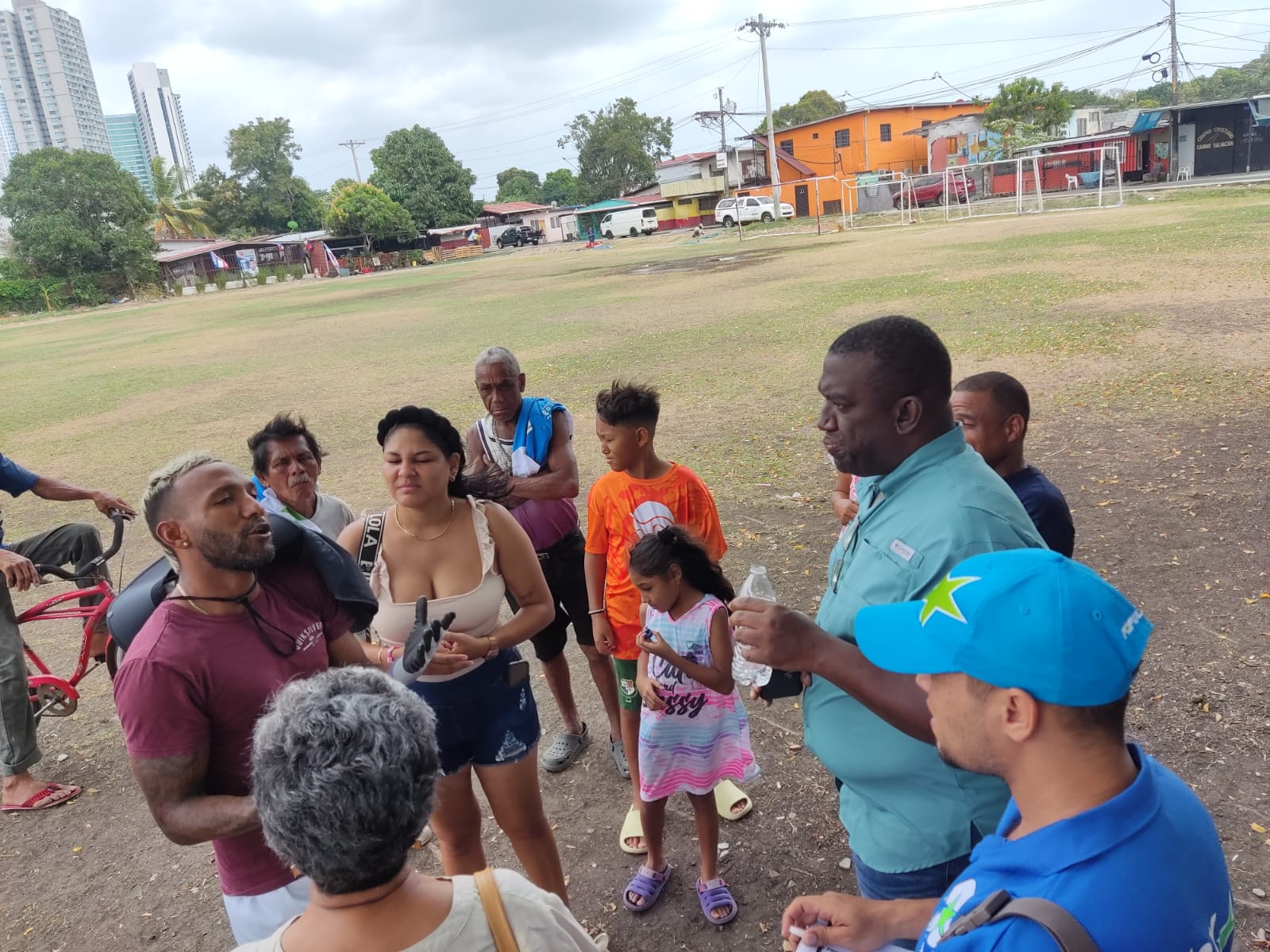 Negro Fino Charles reafirma en Panamá Viejo compromiso con educación y deporte