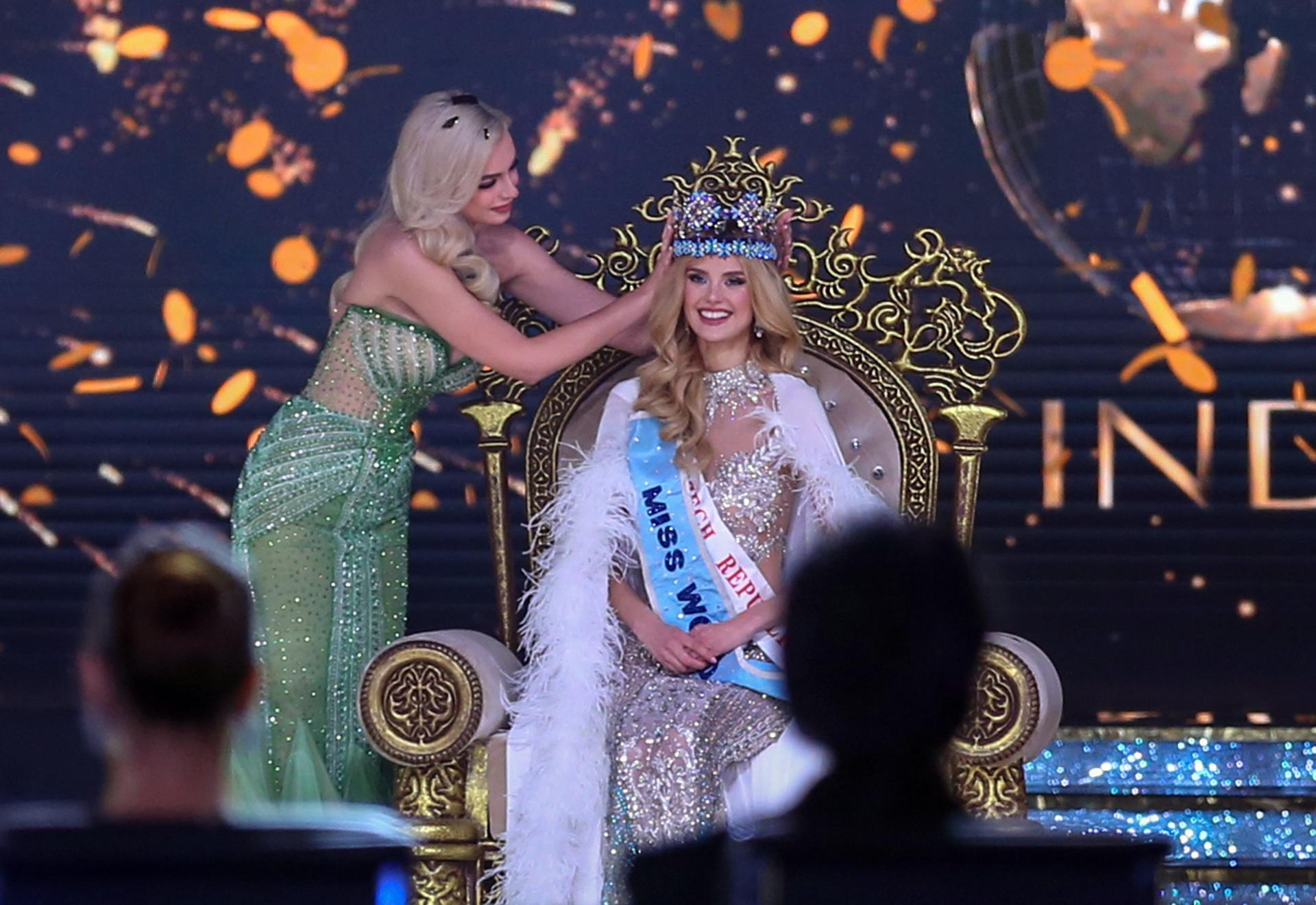 La checa Krystyna Pyszková, es coronada Miss Mundo