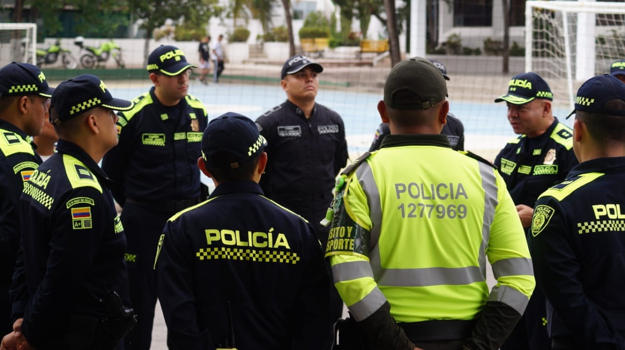 Altos oficiales de la policía colombiana piden retiro anticipado inconformes con políticas de Petro