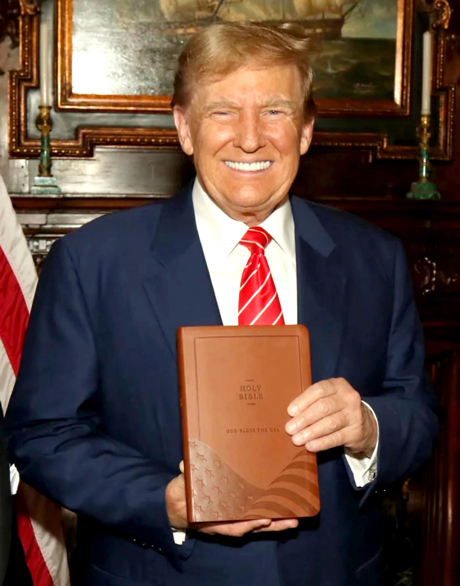 Una Biblia de $60, la nueva aventura de Trump