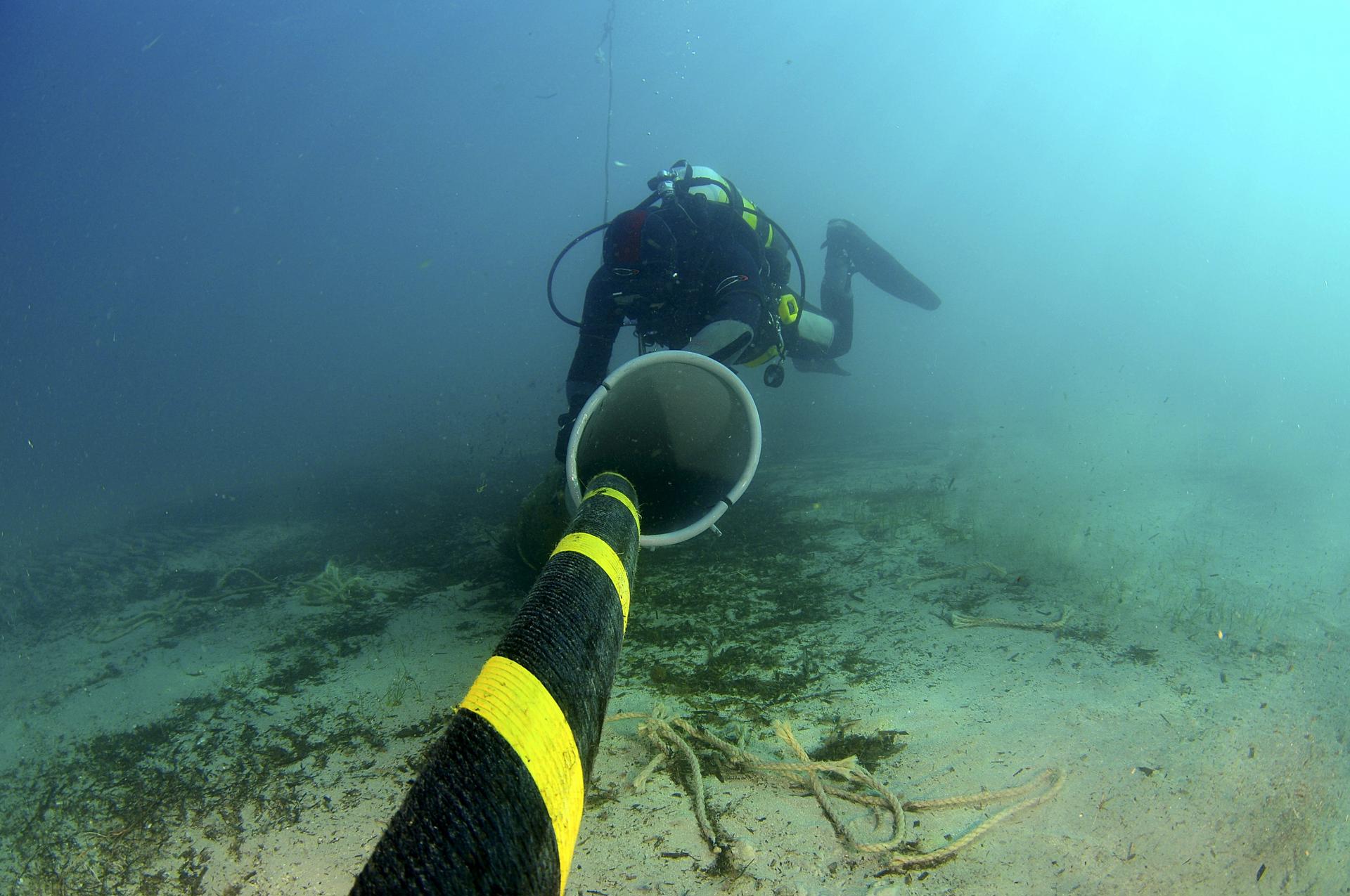 Cortan cuatro cables submarinos de telecomunicaciones en el Mar Rojo