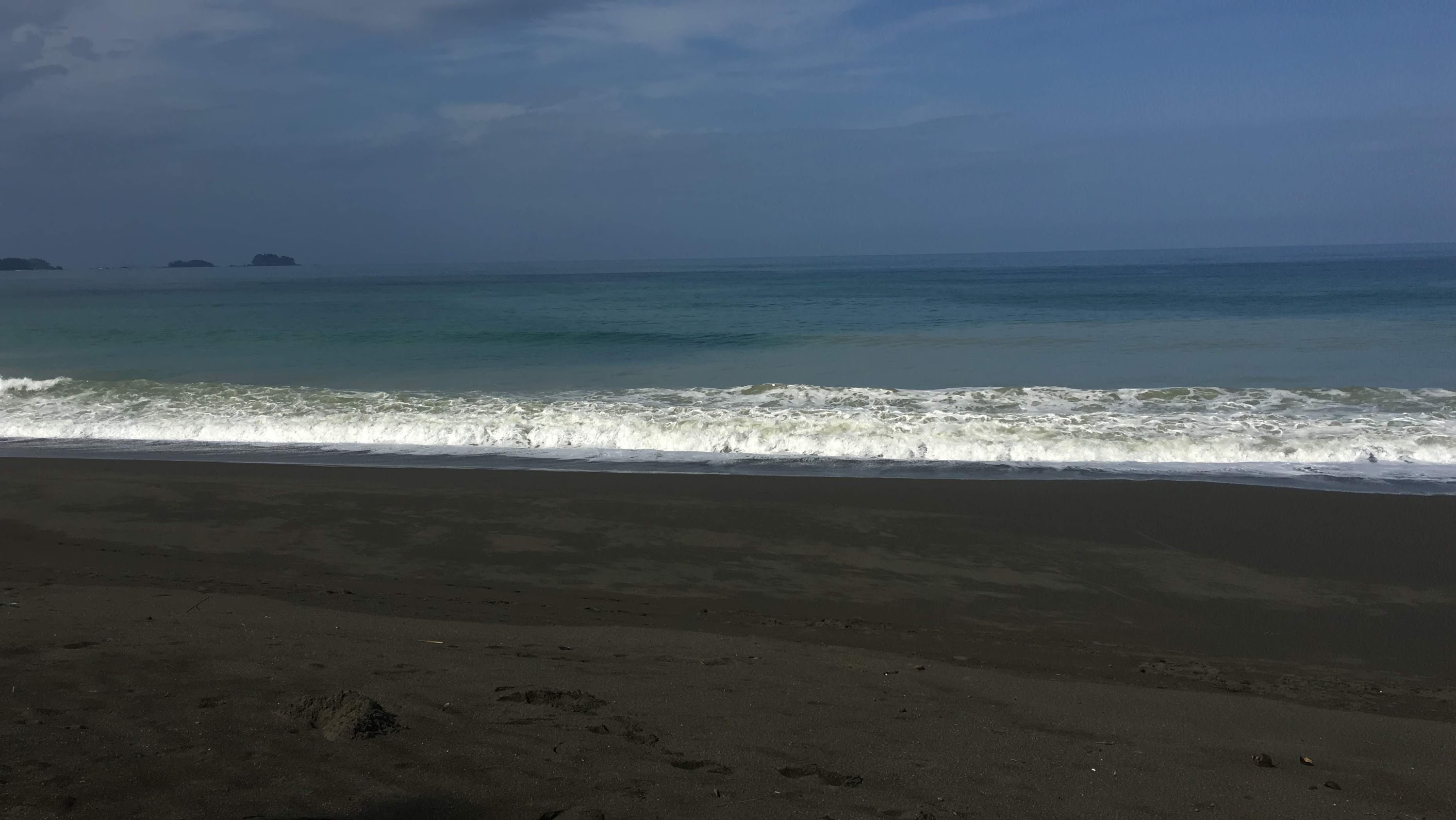 Preocupa avance del mar en playas de Los Santos