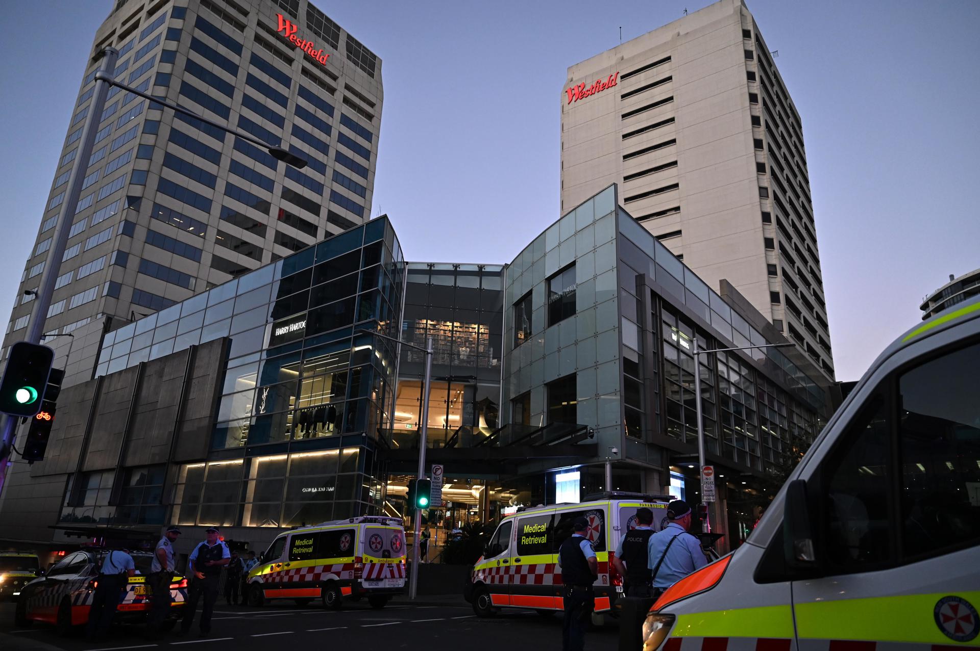 Un hombre mata a puñaladas a seis personas en centro comercial en Sidney