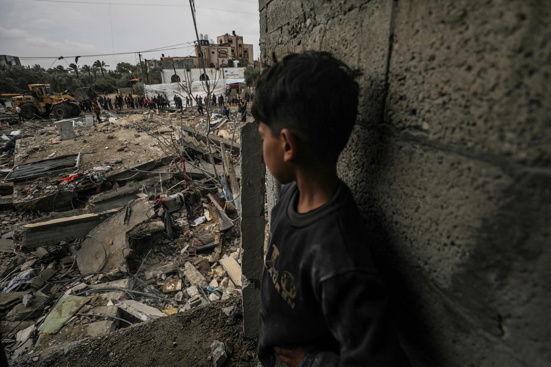 Más de 13,000 niños muertos en seis meses de guerra en Gaza