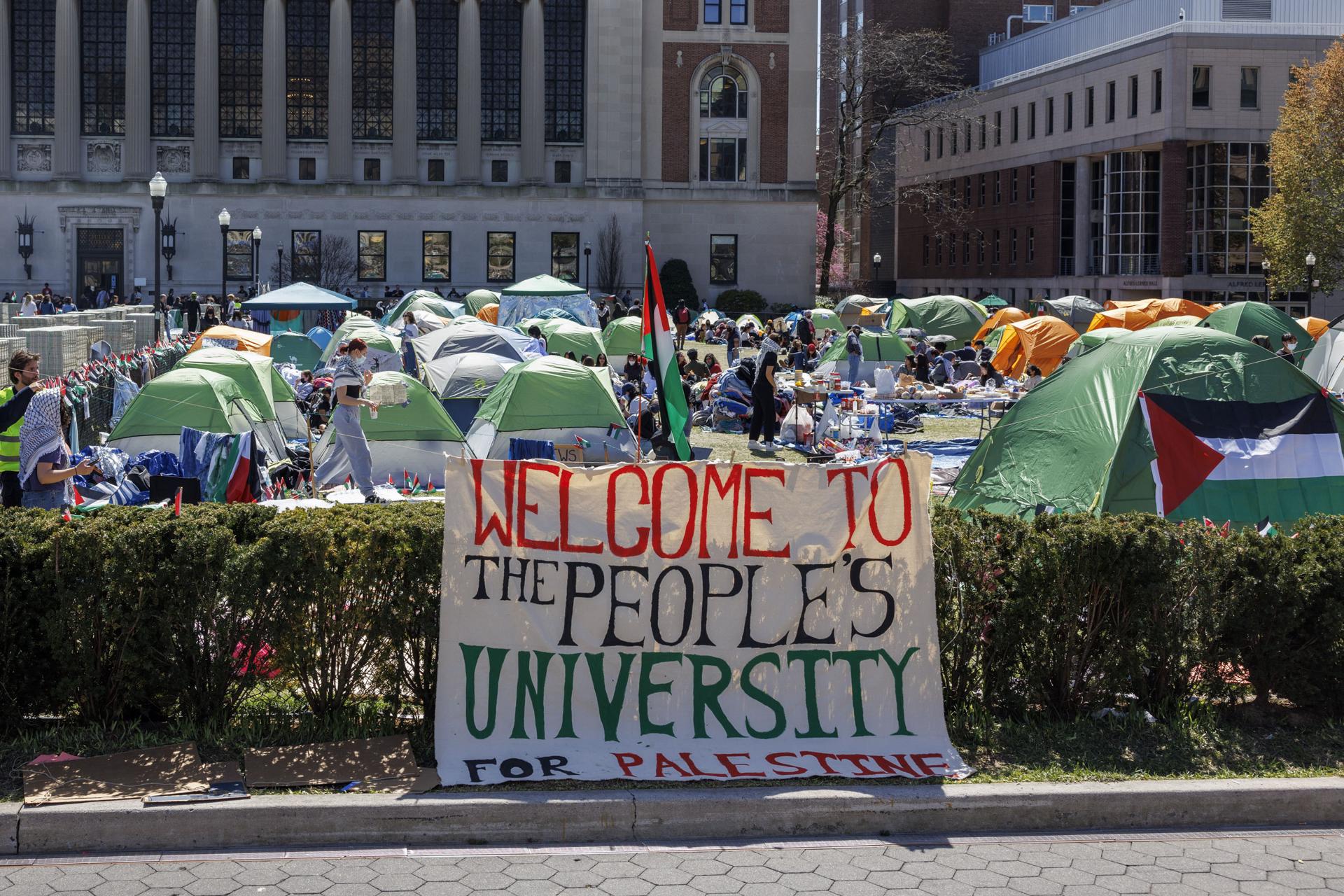 Estudiantes se atrincheran en universidades de EE UU en protesta contra la matanza en Gaza