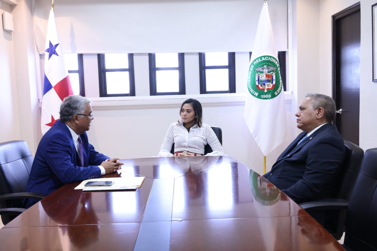 Canciller Tewaney se reúne con embajador de Panamá en Nicaragua