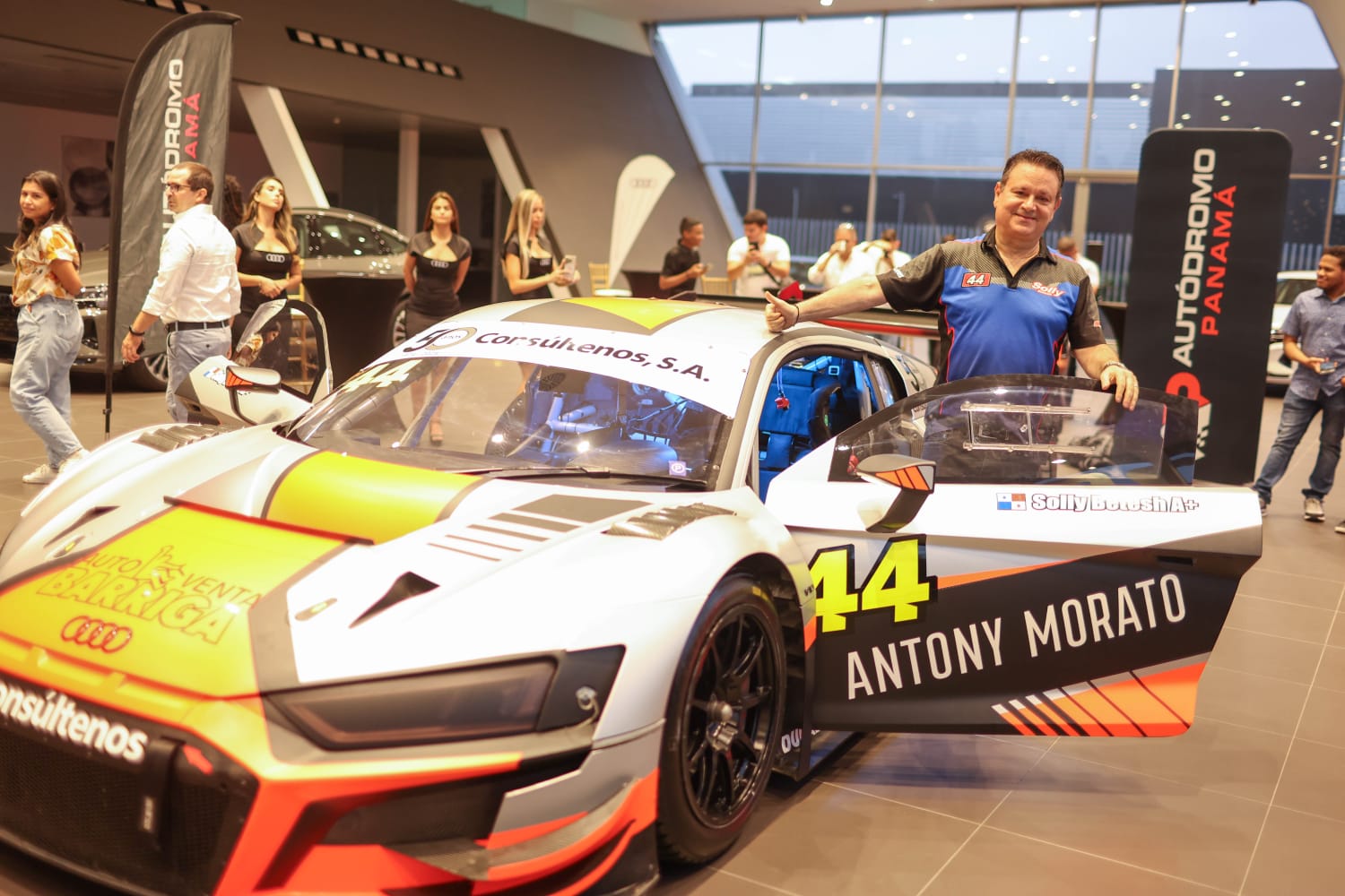 Betesh presenta auto para competir en Autódromo Panamá