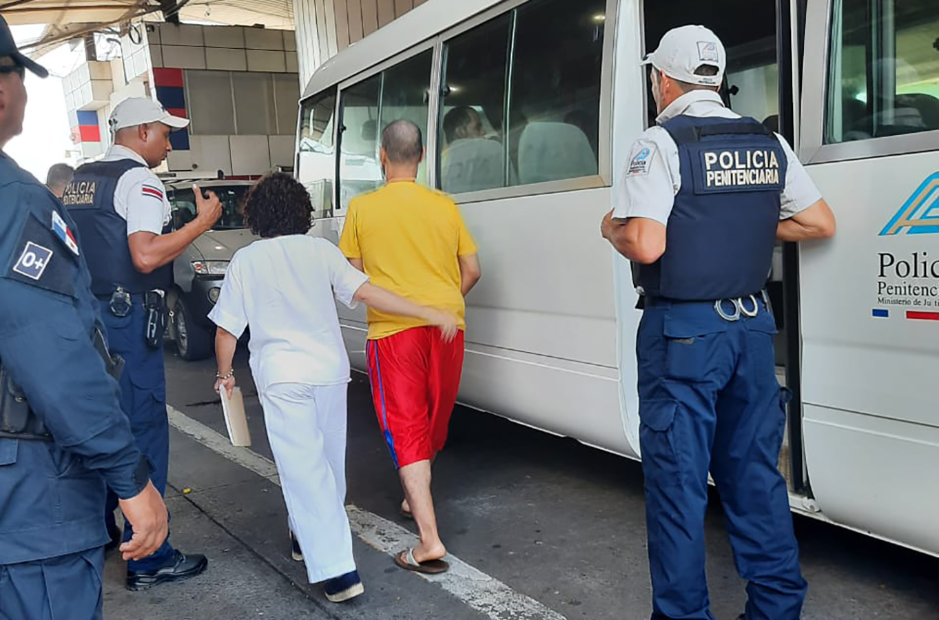 Costa Rica y Panamá realizan intercambio de detenidos