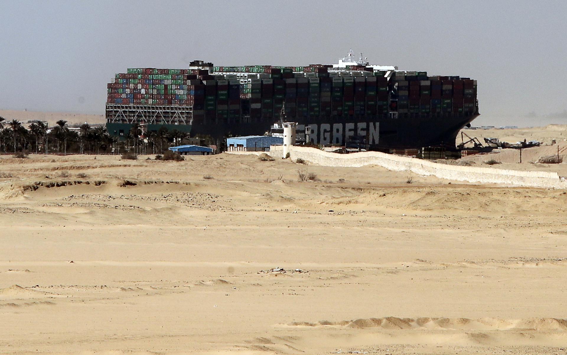 Disminuyen ataques hutíes en Mar Rojo, pero no aumentan tránsitos por el Canal de Suez