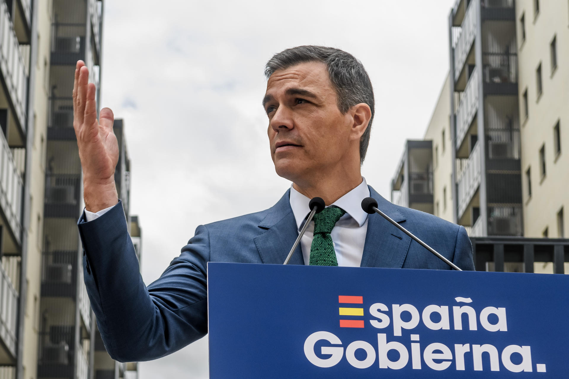 Sánchez sigue en el poder en España, pero existen dudas sobre su futuro