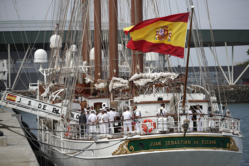 El buque escuela español Juan Sebastián de Elcano llega a Panamá