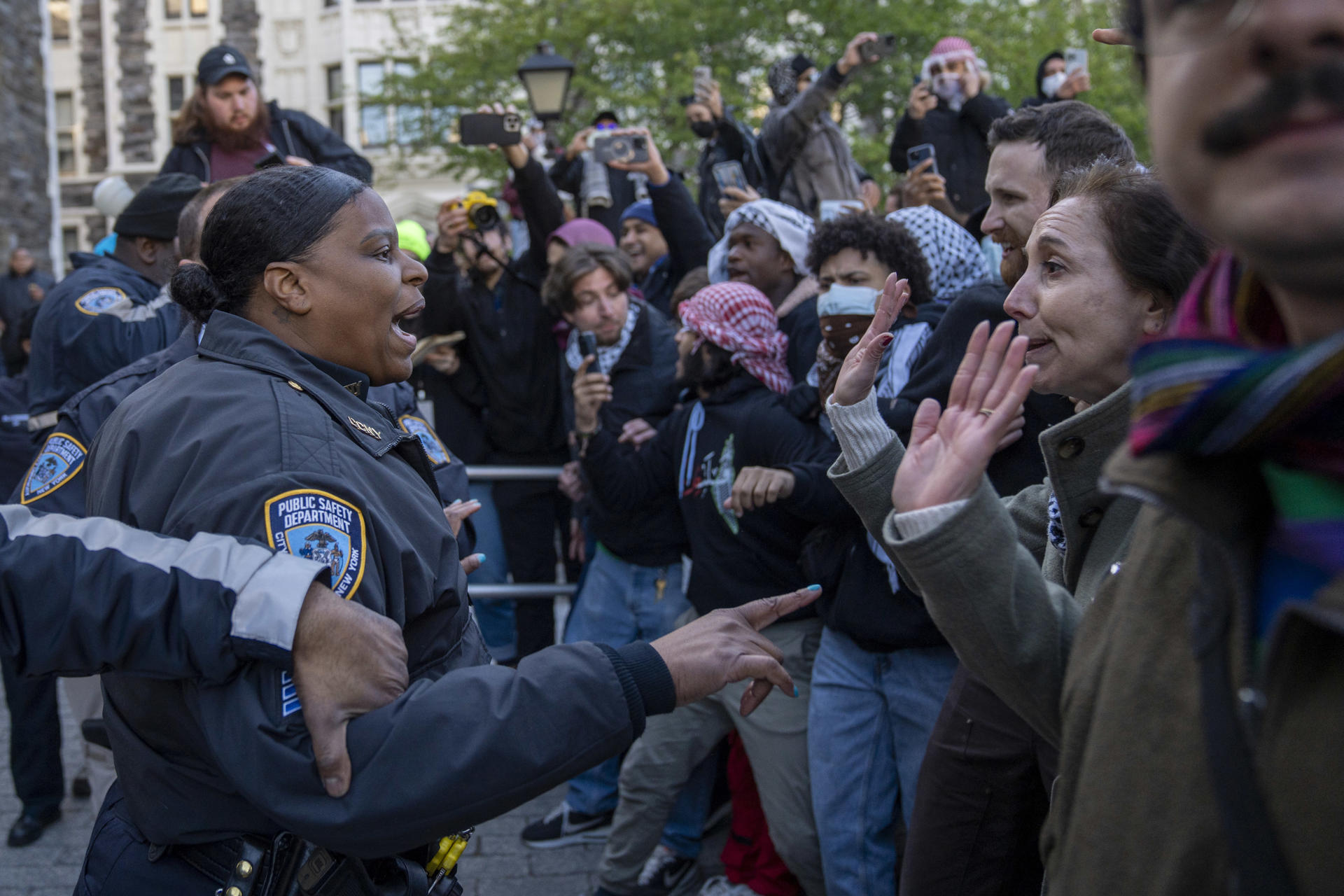 Continúan desalojos y arrestos en universidades de EE UU por protestas propalestinas