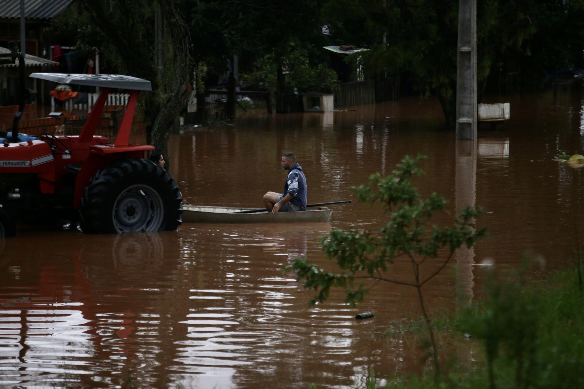 Suben a 40 los muertos por inundaciones en Brasil