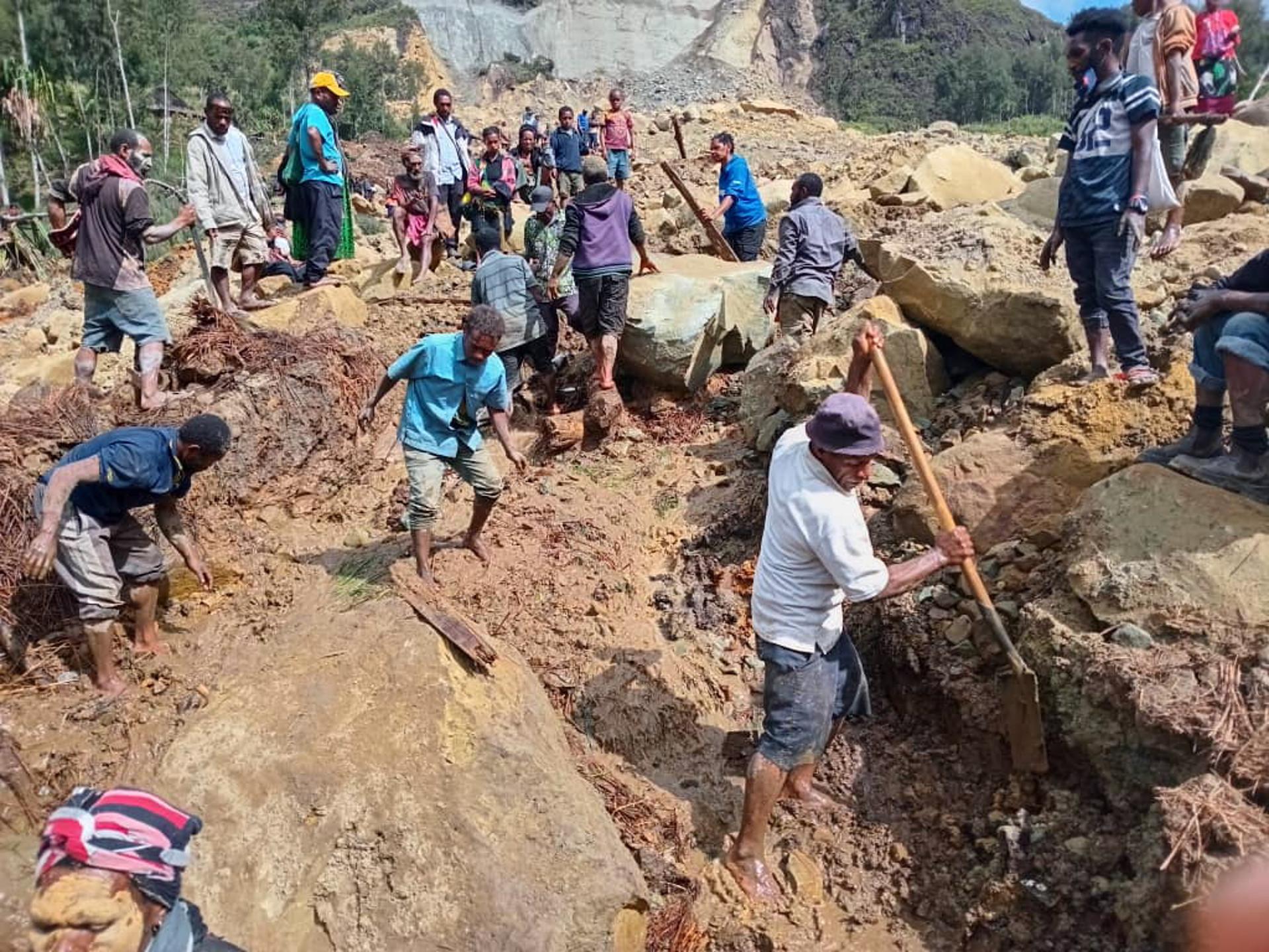 Hay más de 2,000 personas enterradas tras avalancha en Papua Nueva Guinea