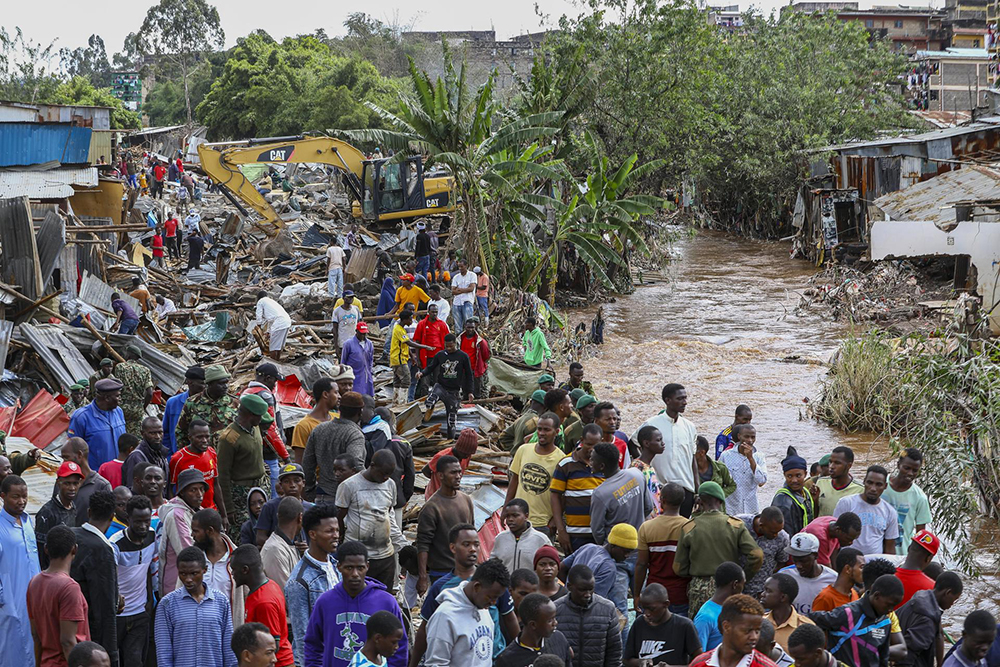 Ascienden a 238 los muertos por devastadoras inundaciones en Kenia