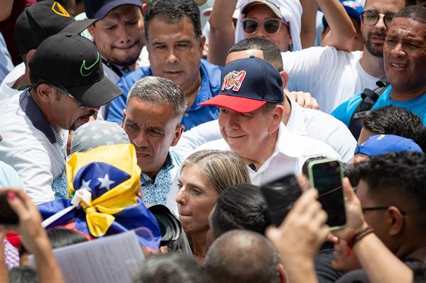 Edmundo González, líder opositor venezolano, en su primer acto de masas: "¡Vamos camino a la victoria!"
