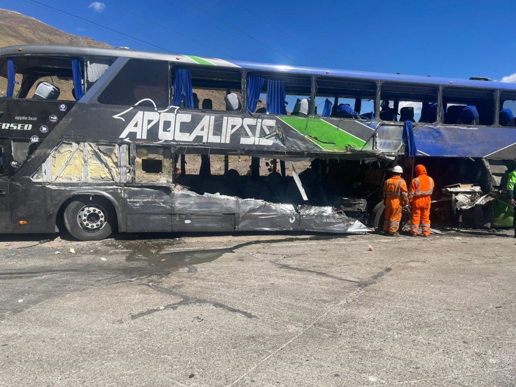 Al menos cuatro muertos y 40 heridos deja en Perú choque de tren con autobús