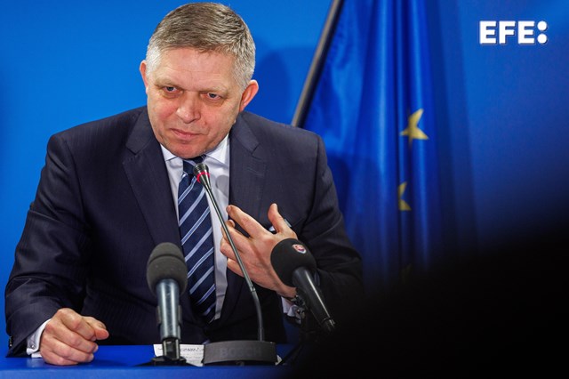 Líder de Eslovaquia grave después de tiroteado en atentado