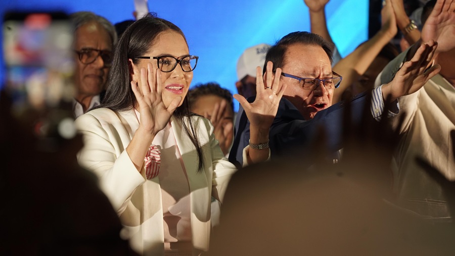 Zulay la primera en felicitar a Mulino que aventaja con un 34,1% escrutinio de votos