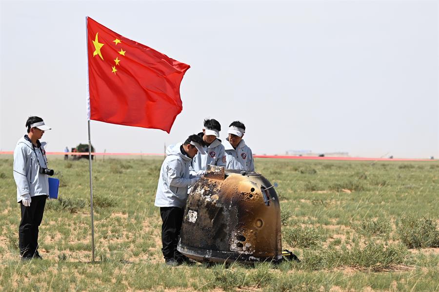 Cápsula china regresa a la Tierra con muestras de la cara oculta de la Luna