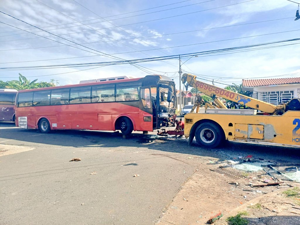 Choque de autobuses deja varios heridos en Arraiján