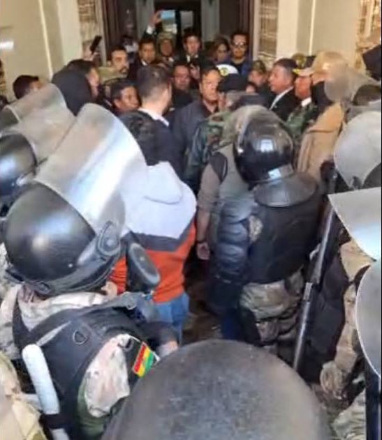Denuncian golpe de Estado en Bolivia