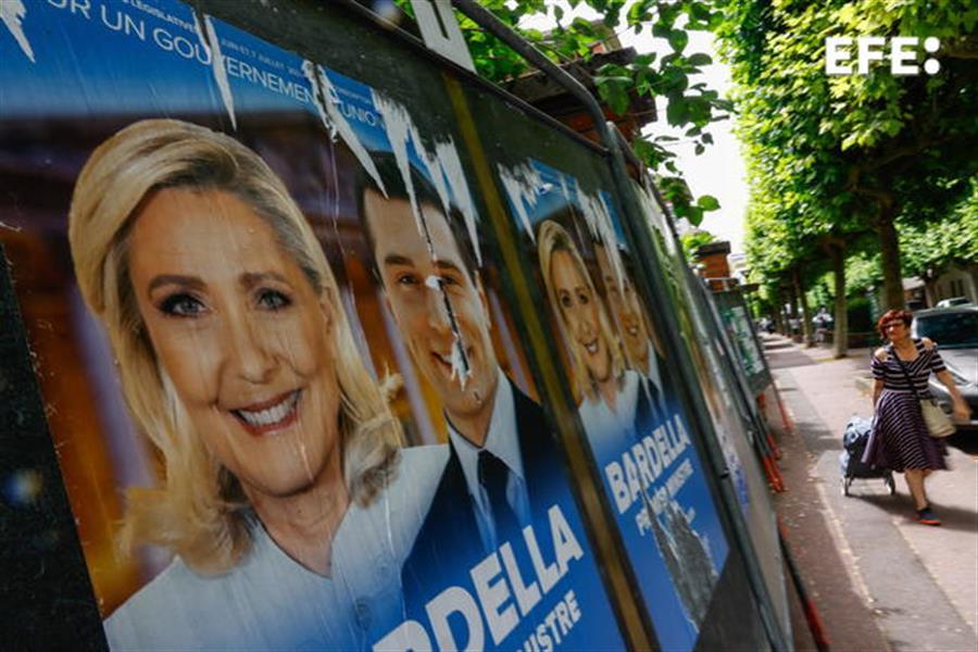 Le Pen acaricia el poder tras ganar las legislativas en Francia