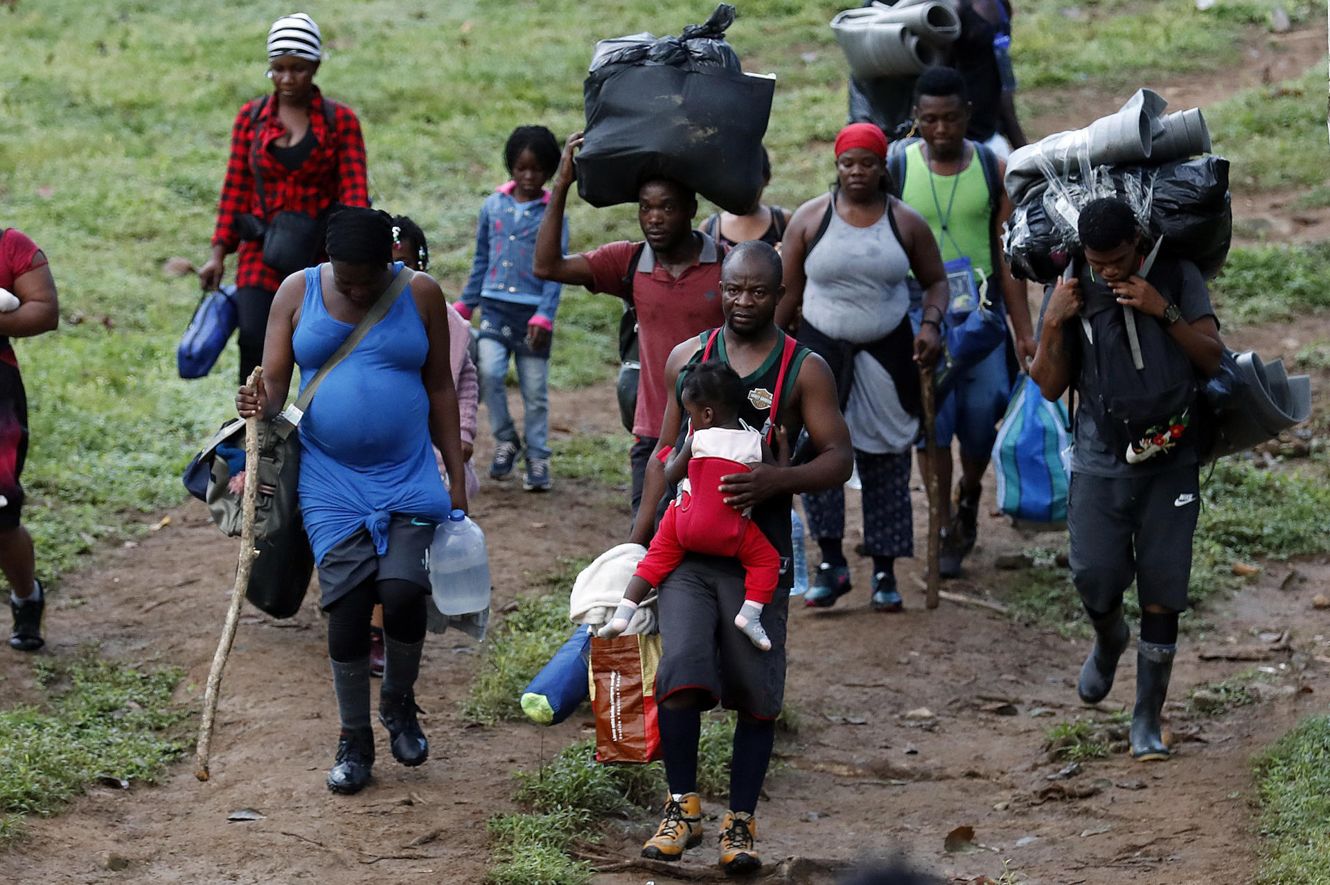 Panamá cierra pasos de acceso en Darién para "canalizar" flujo de migrantes