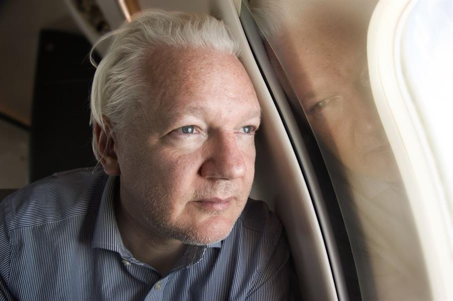 Assange parte de Bangkok tras una parada técnica en su vuelo a Australia