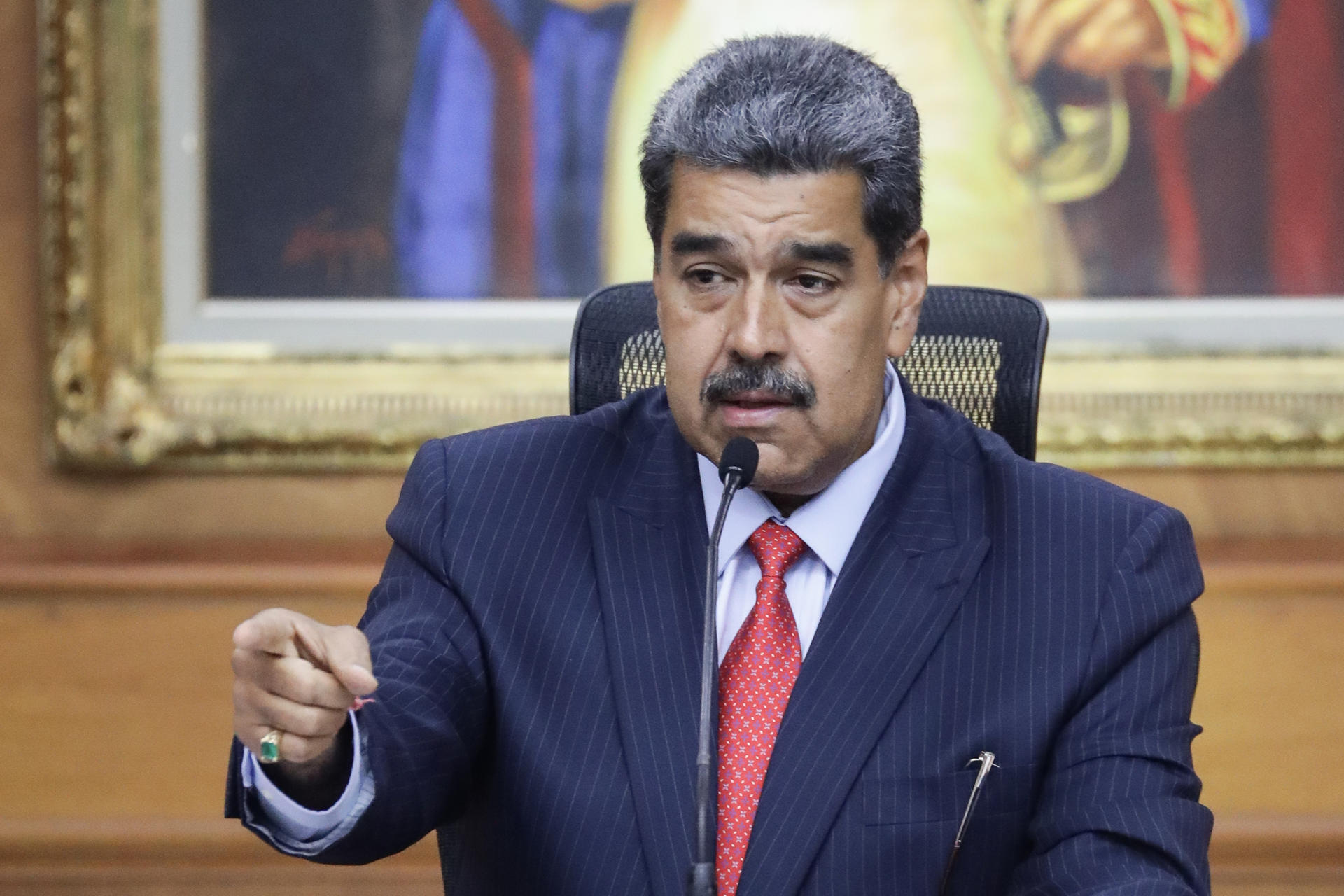 Maduro anuncia que asumirá como presidente de Venezuela el 10 de enero