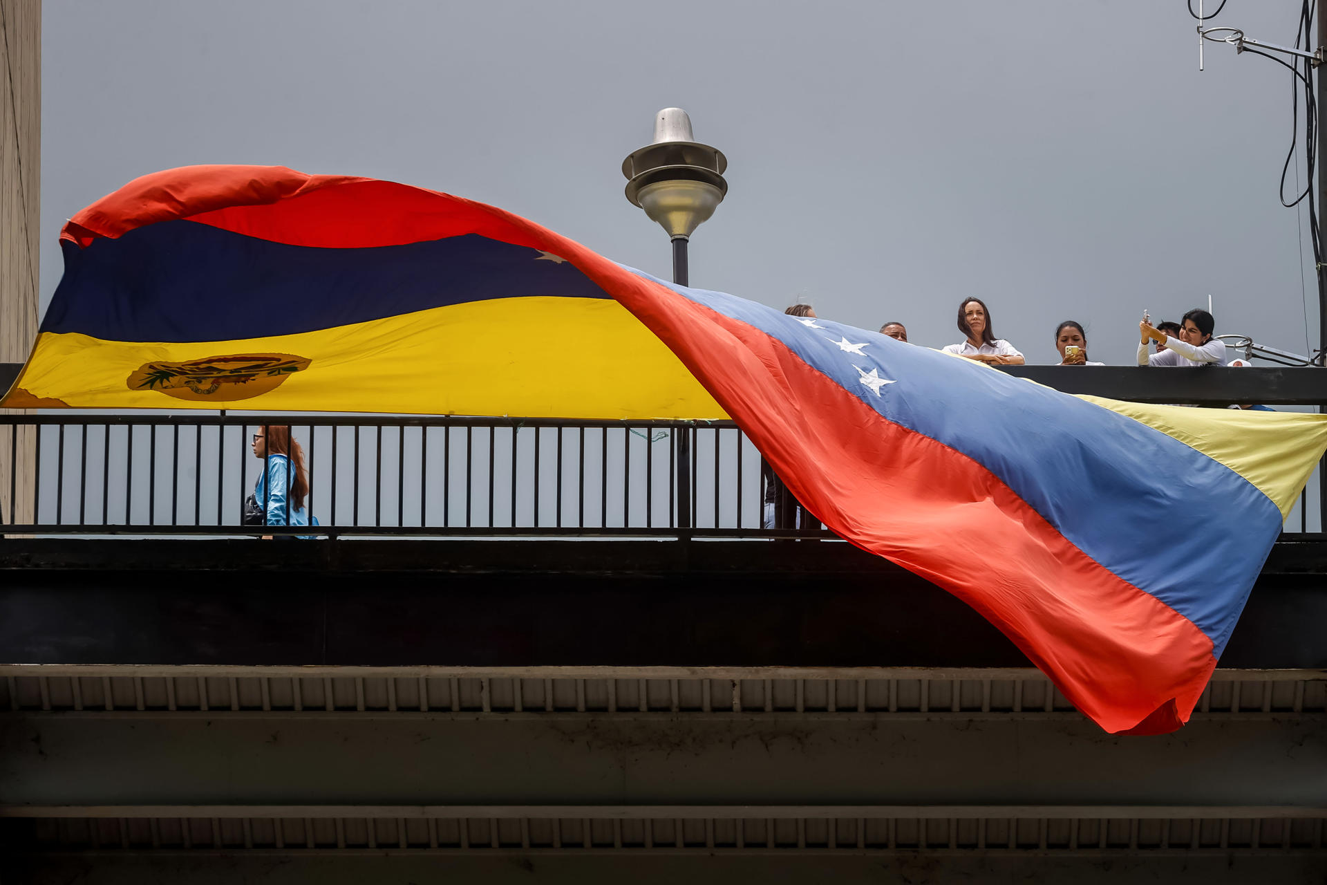 Venezuela en medio de la tensa incertidumbre por resultados del domingo