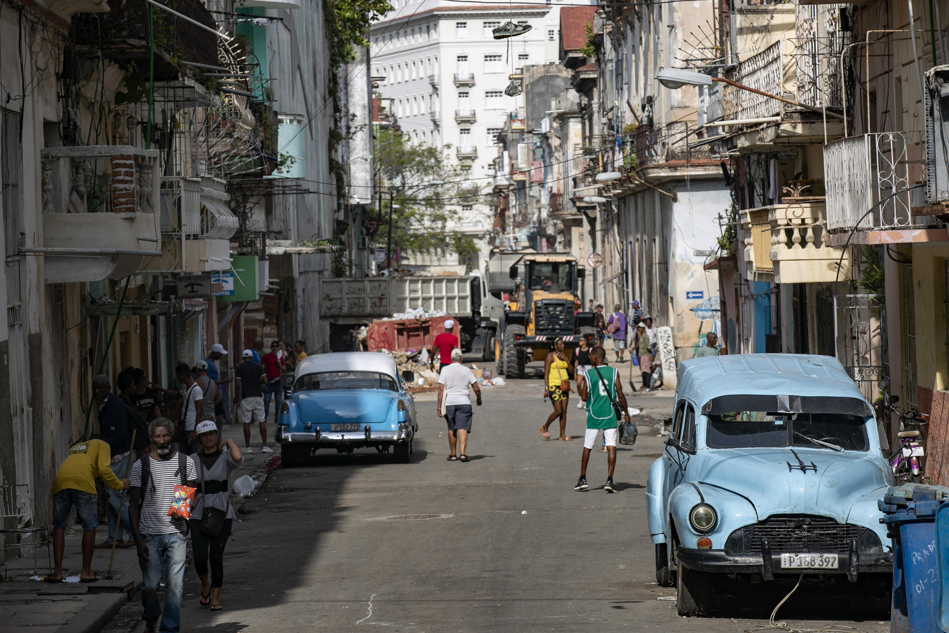 Apagones se agudizan en Cuba con cortes de hasta 20 horas