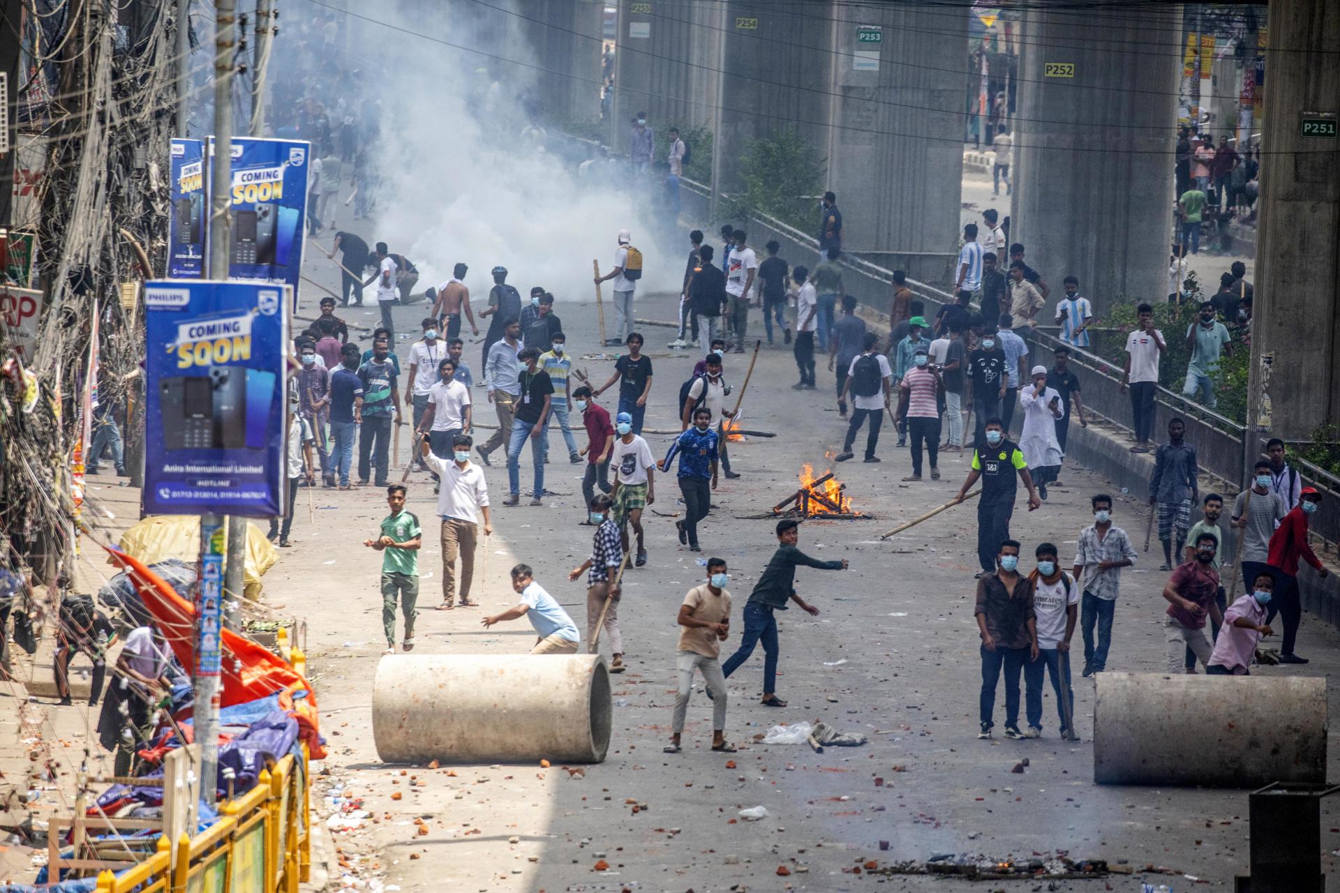 Bangladés amanece en calma pero bajo toque de queda por las protestas estudiantiles