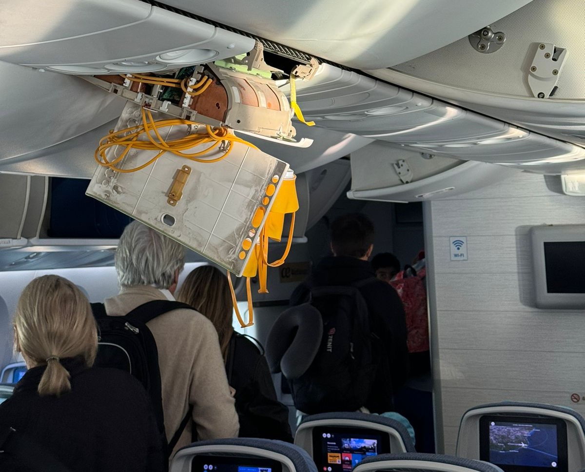 Más de 30 pasajeros accidentados en vuelo Madrid-Montevideo de Air Europa