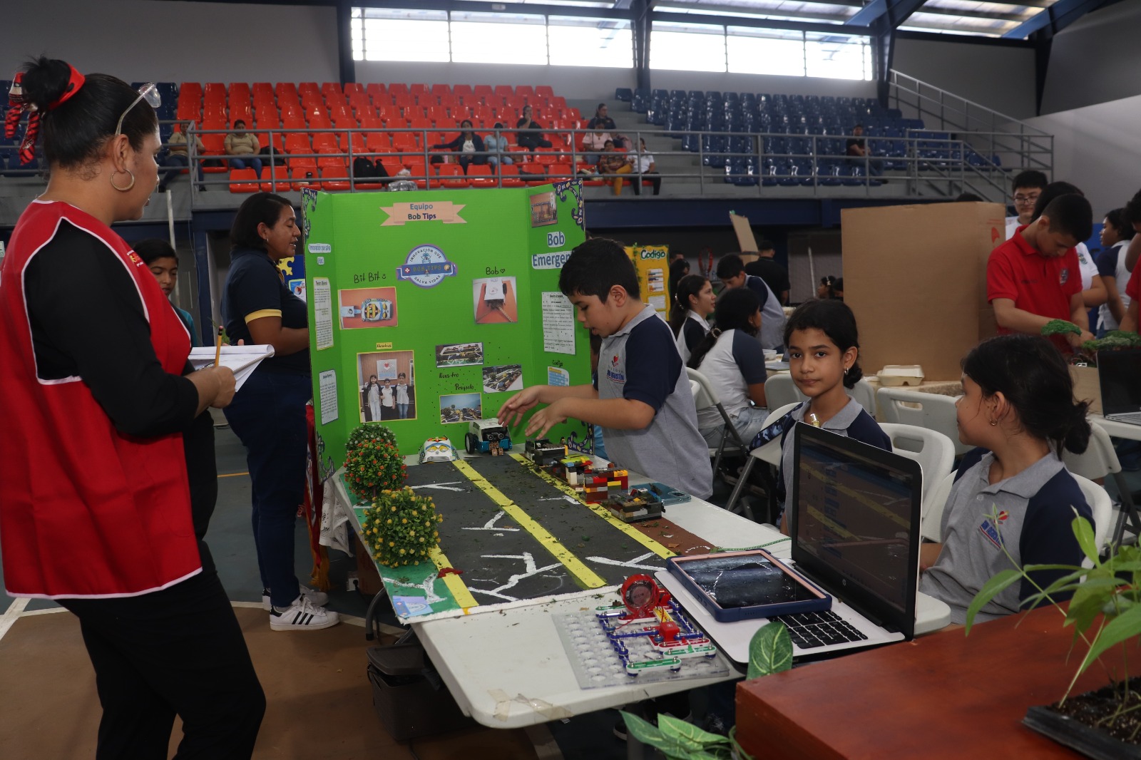 Estudiantes de Coclé y Veraguas presentan novedosos proyectos de robótica